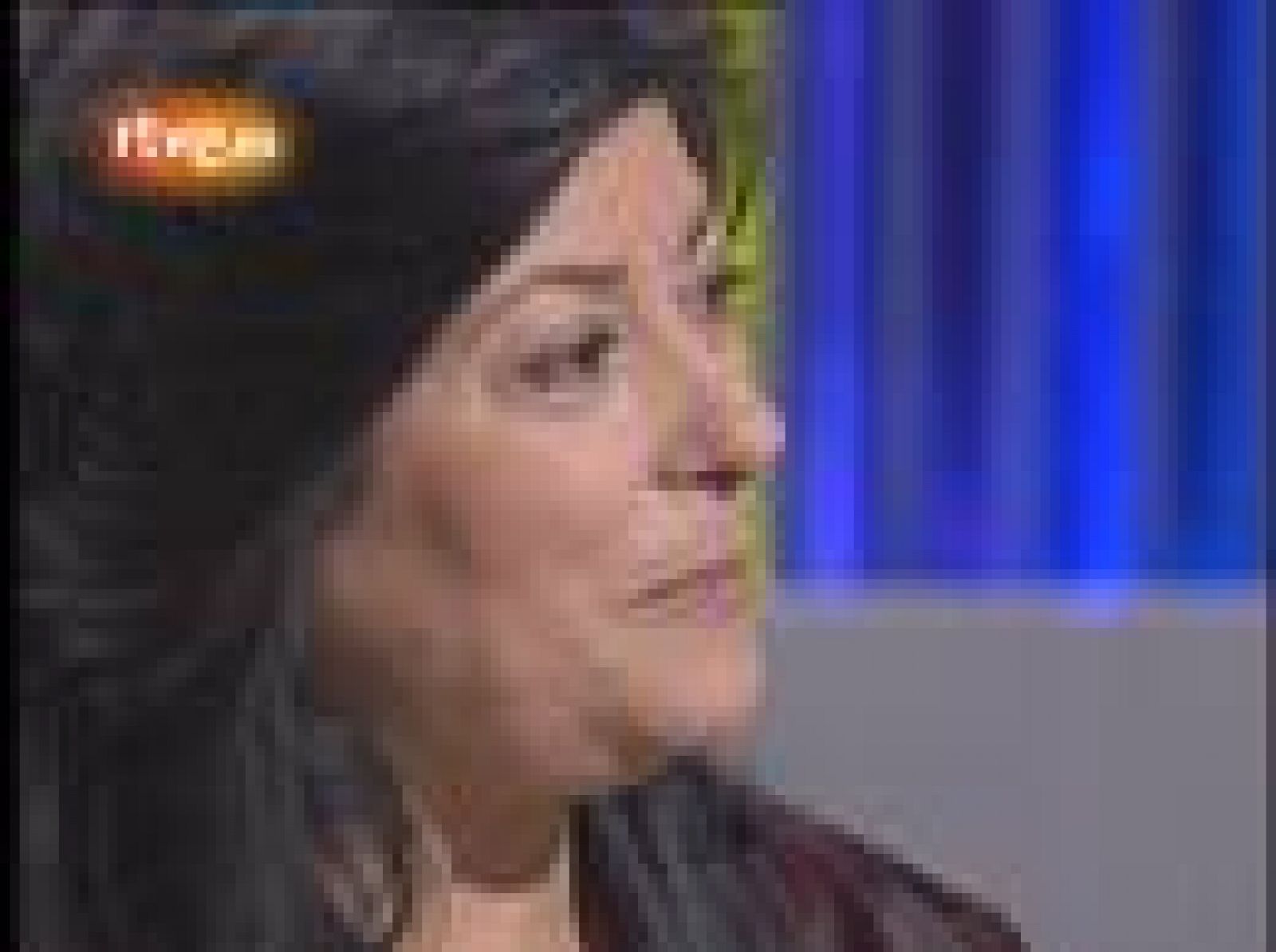 Entrevista a la escritora Almudena Grandes en 'La2 Noticias' (2008) | Ver