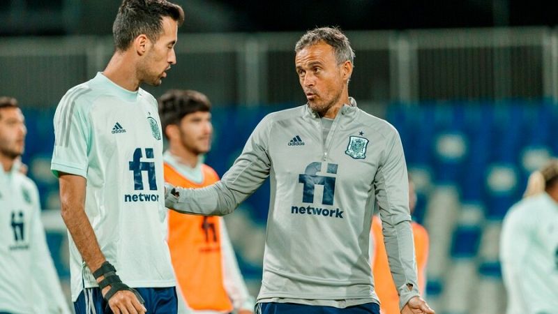 La selección española de fútbol se la juega en Pristina