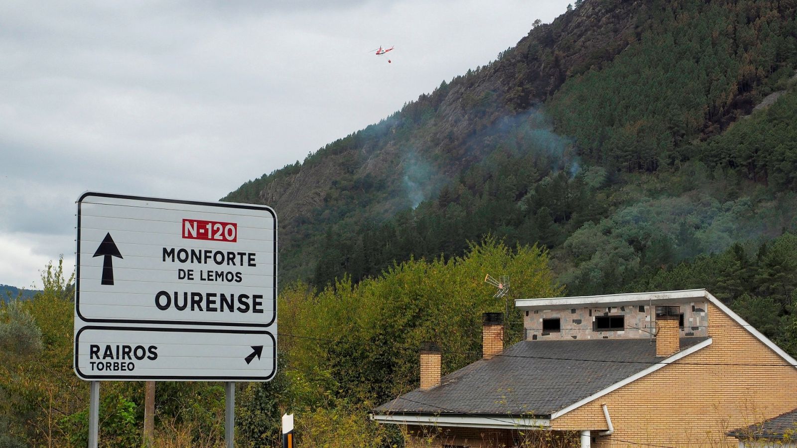 Un vecino de Galicia salva su casa de los incendios después de plantar durante años plantas autóctonas