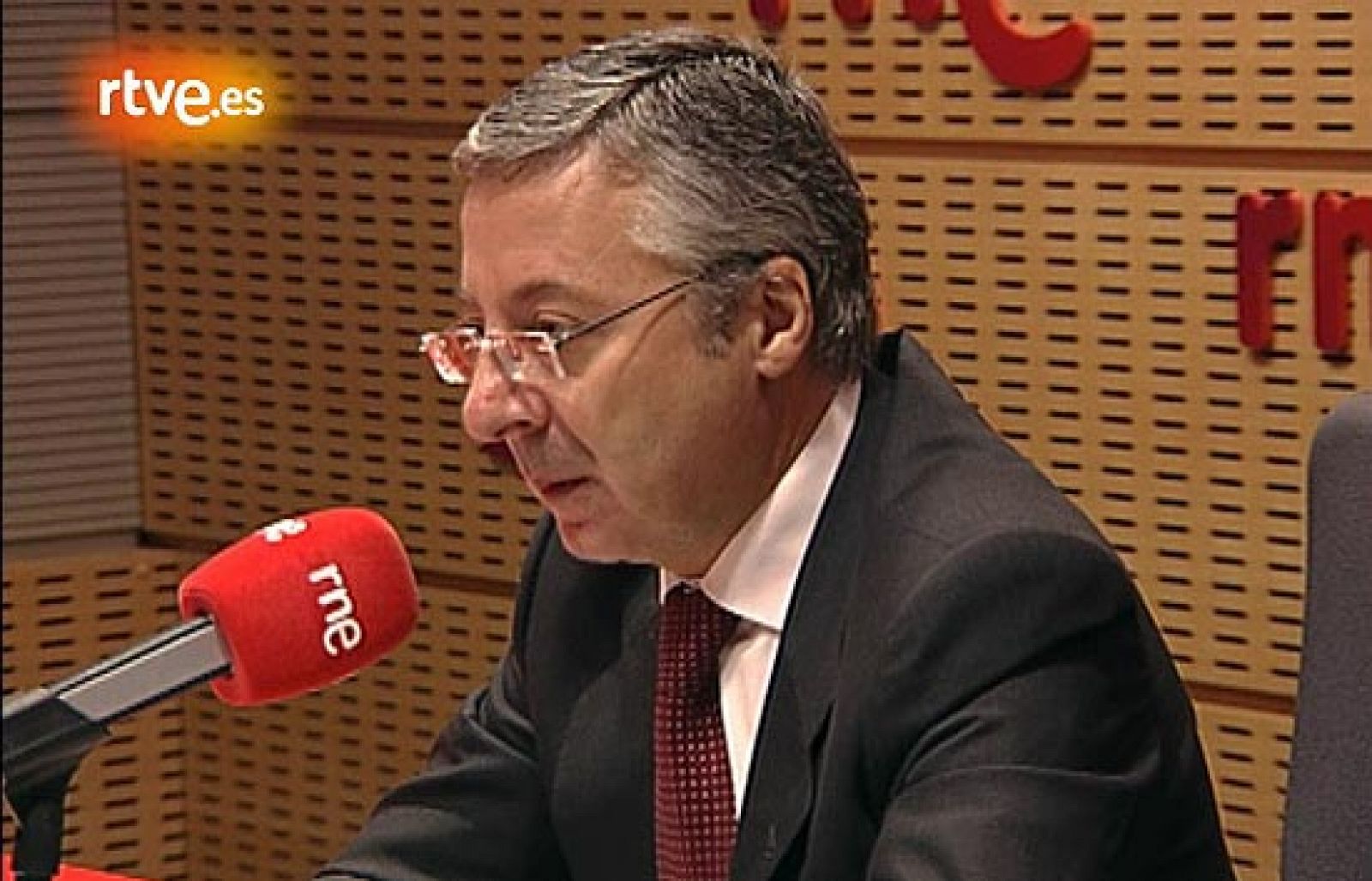 Sin programa: Blanco responde a Solchaga: "Tomo decisiones con autonomía y con la confianza de Zapatero" | RTVE Play
