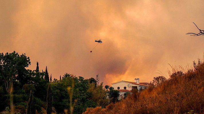 La Junta de Andalucía eleva a nivel 2 de alerta el plan de emergencias por el incendio de Sierra Bermeja