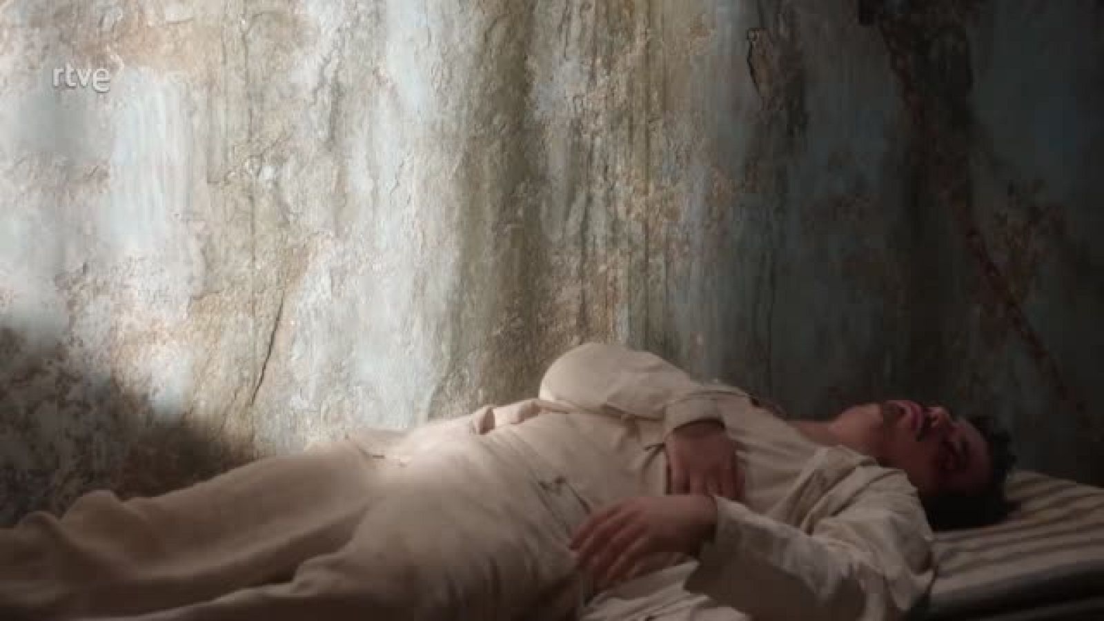 Dos Vidas: Víctor tiene un nuevo compañero de celda - Dos vidas | Ver