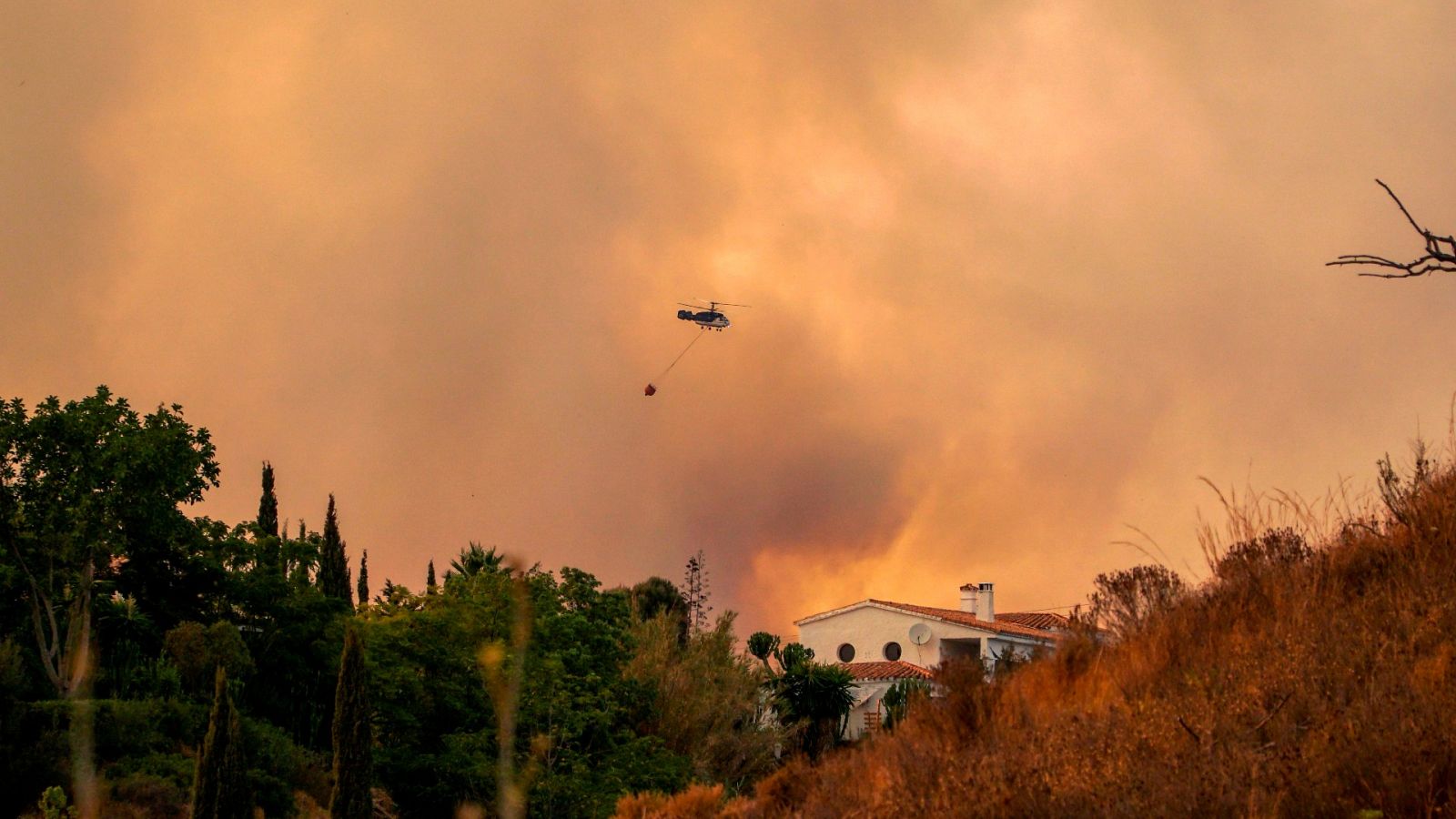 Aumenta el nivel de alerta del incendio de Málaga