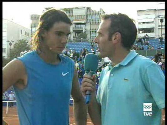 Àlex Corretja entrevista a Nadal tras su victoria ante Chela