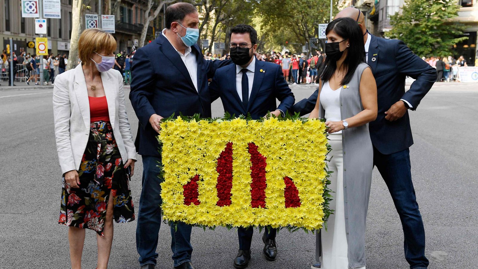 Telediario 1: Los independentistas reclaman unidad en los actos de la Diada, que PP, Vox y Cs han celebrado por separado | RTVE Play