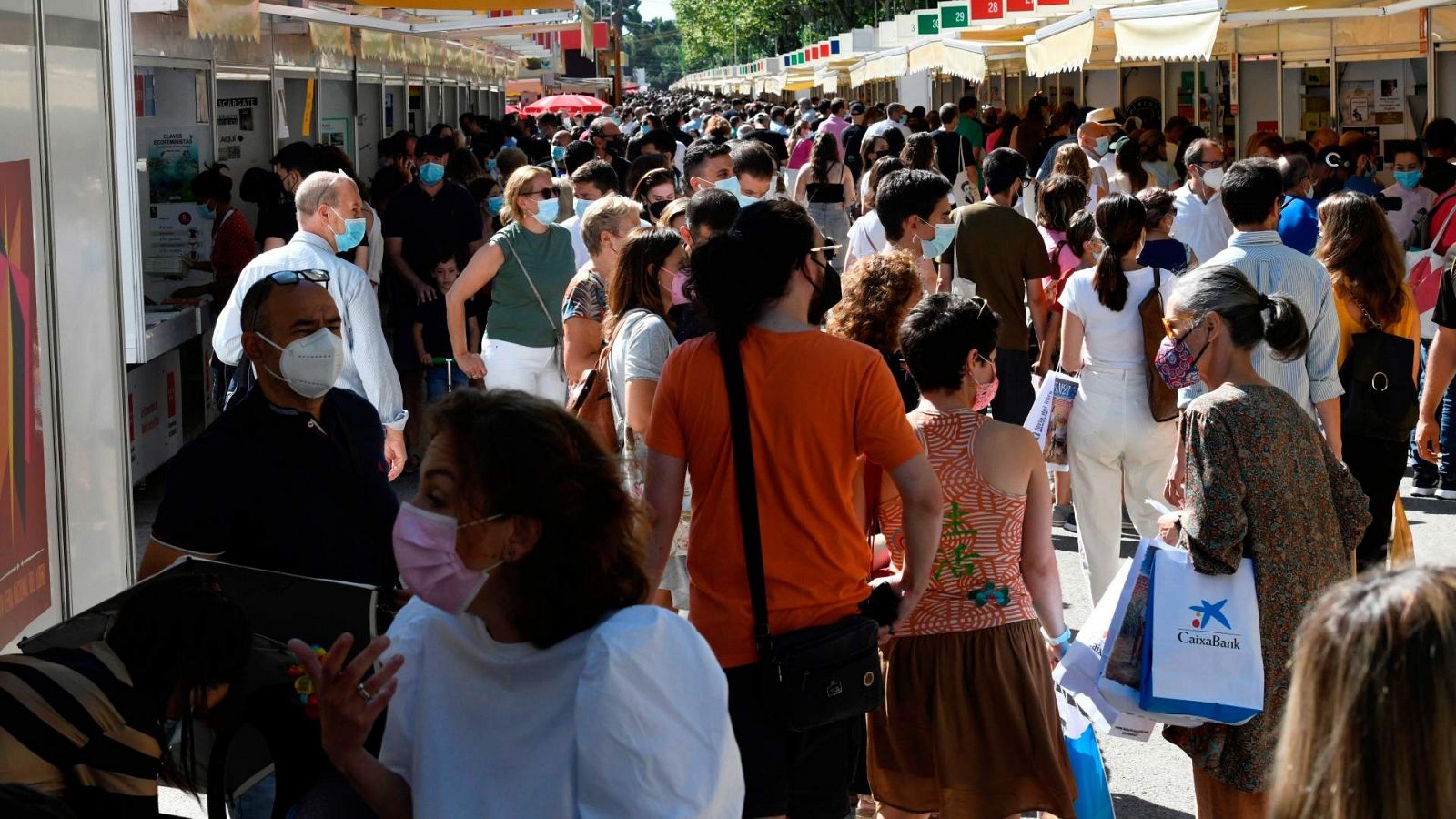 Telediario Fin de Semana: La Feria del Libro recupera su ambiente en pandemia | RTVE Play