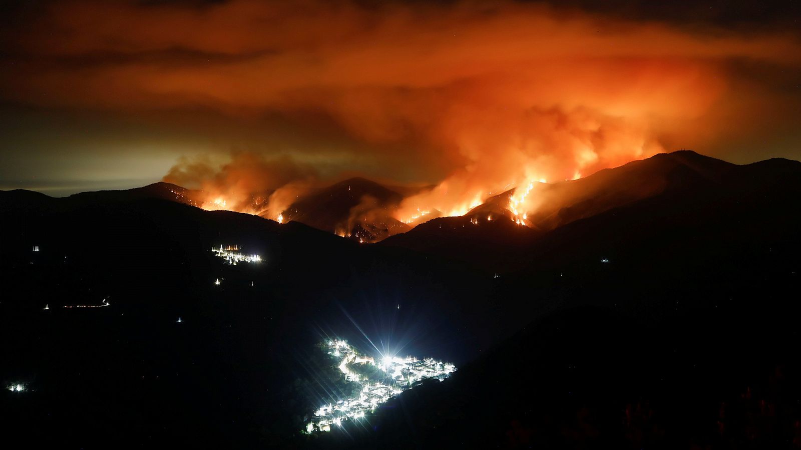 "El incendio de Sierra Bermeja tiene vida propia"