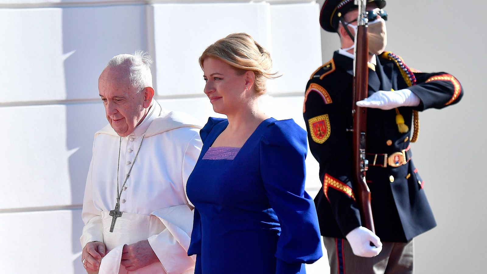 El papa defiende la integración y la memoria en Eslovaquia