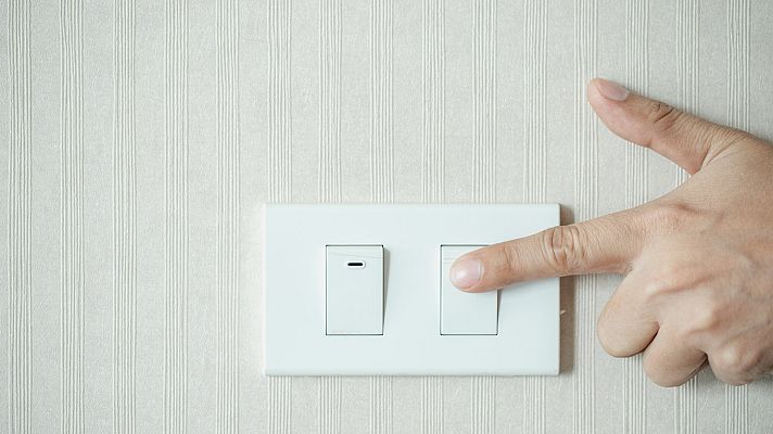 Familias vulnerables a la espera del bono social eléctrico