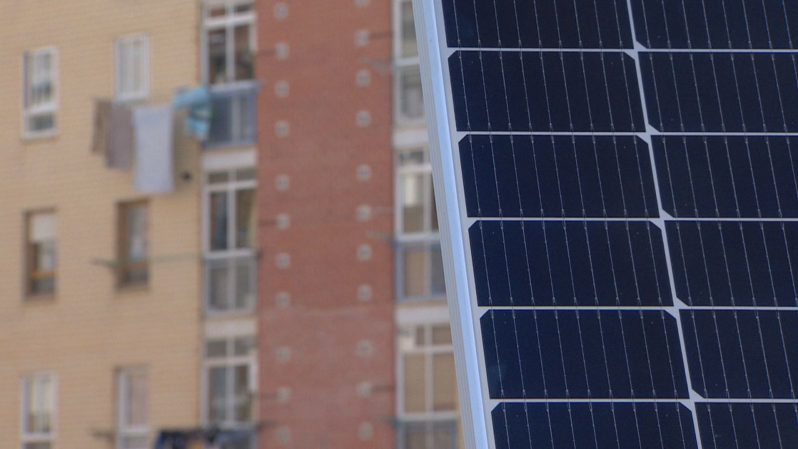 Las placas solares ayudan a reducir la factura de la luz