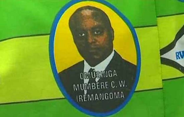 La 2 Noticias - De enfermero a rey por sorpresa