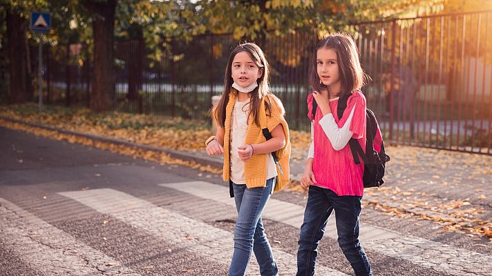 Extremadura prohíbe entrar al colegio a los alumnos que no lleven mascarilla tras la polémica por dos niñas en Cáceres