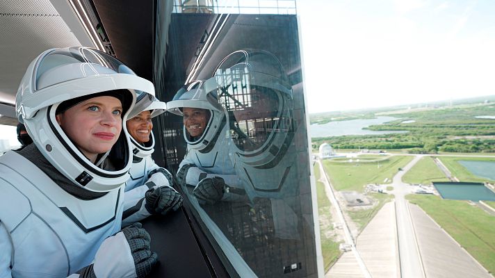 Telediario 1 - SpaceX lanza la primera misión sin astronautas profesionales