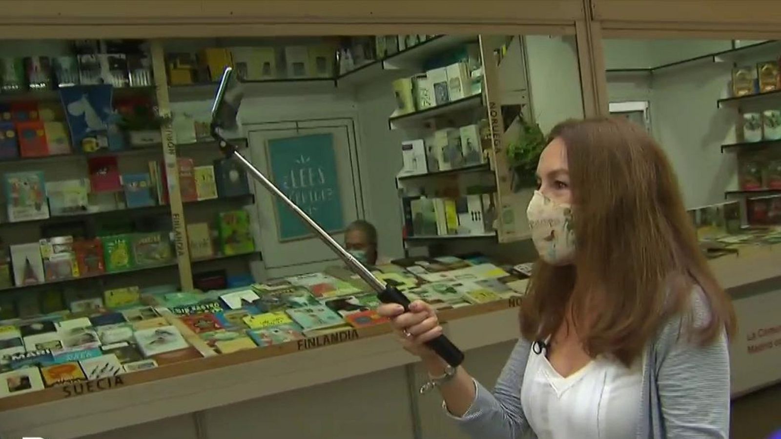 Rosa del Real, la profesora que llevaba a sus alumnos la Feria del Libro y que ahora firma ahí su primera obra