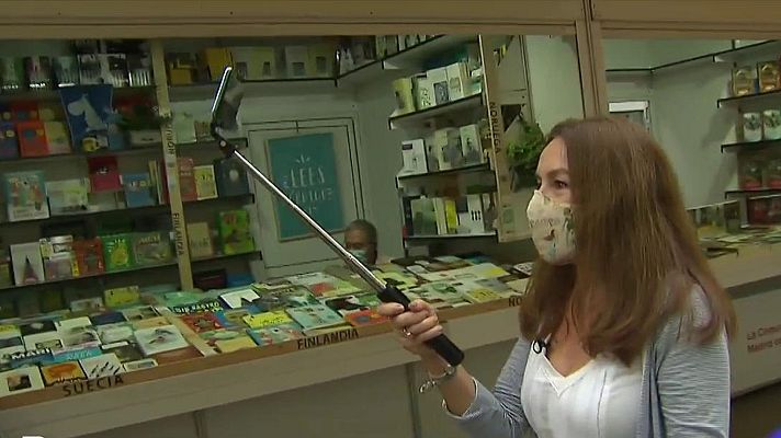 Telediario 1 - Rosa del Real, la maestra que llevaba a sus alumnos la Feria del Libro y que ahora firma ahí su primera obra