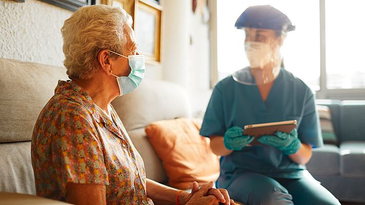 Sanidad autoriza la tercera dosis a mayores en residencias