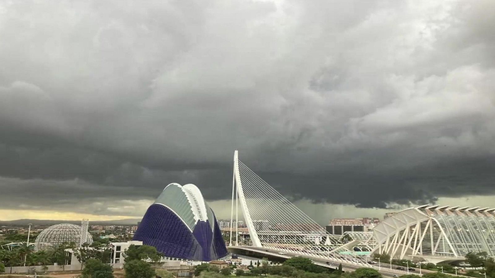 Chubascos que podrían ser localmente fuertes en puntos de Cataluña, de la Comunidad Valenciana y en Teruel - ver ahora