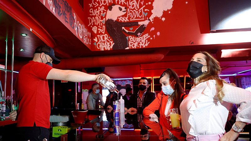 España relaja restricciones mientras cae la incidencia