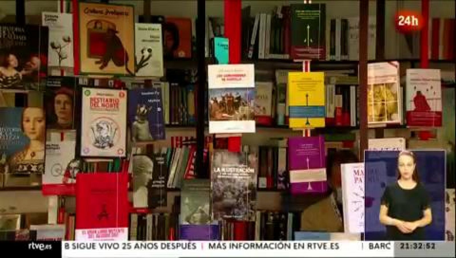 Acompañamos a la escritora novel Rosa del Real en sus primeras firmas en la Feria del Libro de Madrid | Ver