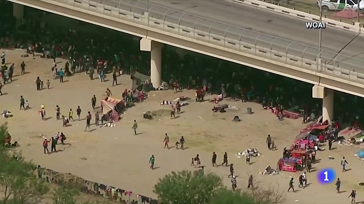 10.000 inmigrantes, la mayoría haitianos, se hacinan bajo un puente de Texas a la espera de pedir asilo