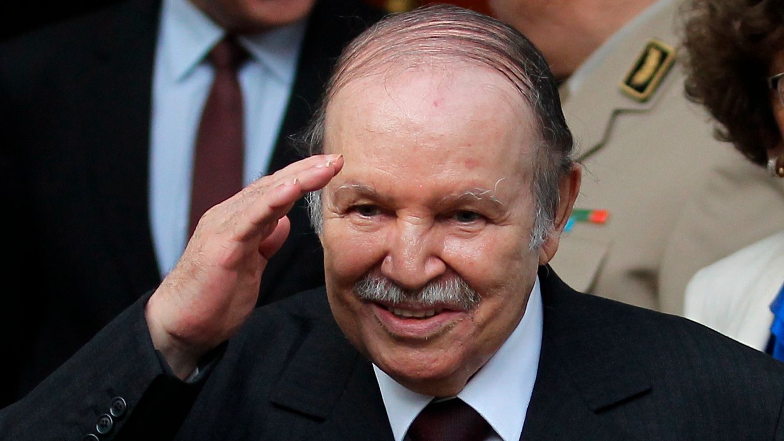 Noticias 24h: Muere el expresidente de Argelia Abdelaziz Buteflika a los 84 años | RTVE Play