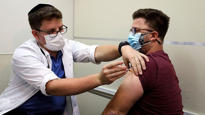 Israel concluye que es conveniente una tercera dosis de la vacuna