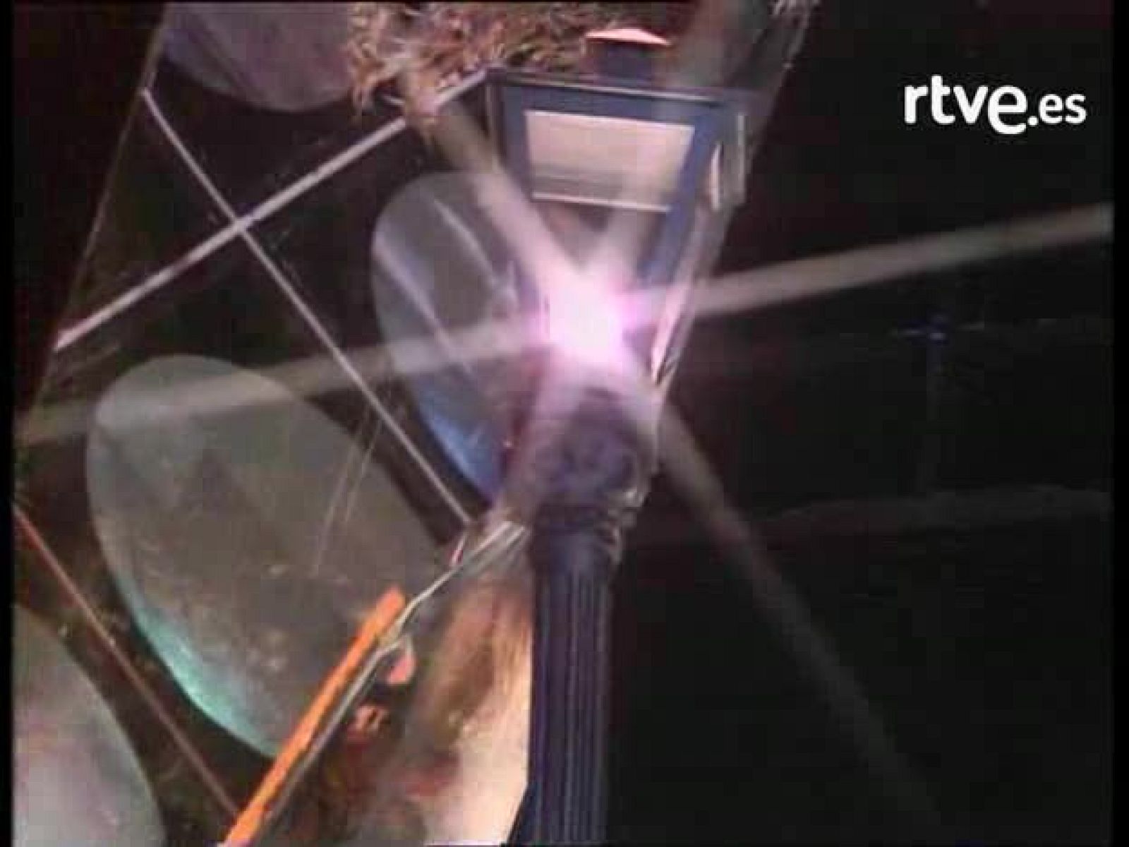 Bola de cristal - Acordes en espiral: Alaska 'Enamorada de Frankenstein' | Ver