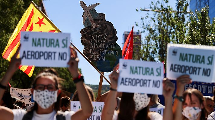  Miles de personas se manifiestan en Madrid, Barcelona y Palma contra la ampliación de los aeropuertos