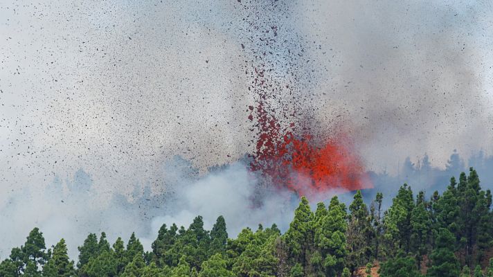 Entra en erupción el volcán en la Cumbre Vieja de La Palma