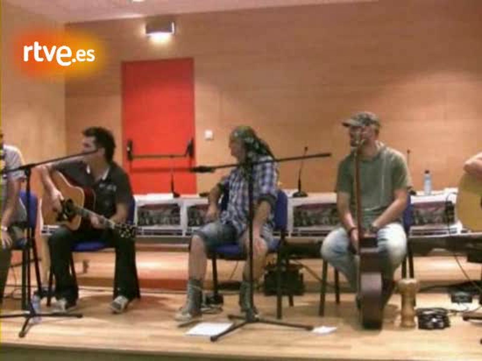 Barricada interpreta en acústico un tema de su nuevo disco: 'Matilde Landa' | Ver