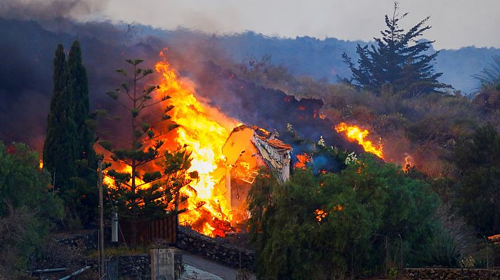 Informativo 24h - Un centenar de casas arrasadas por el volcán