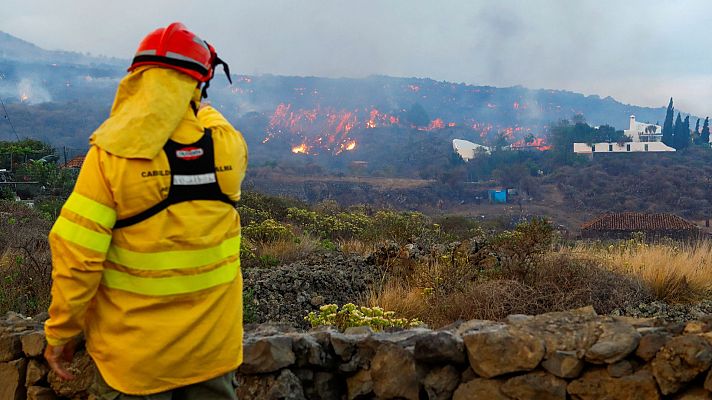 Telediario 1 - Al menos 5.000 personas desalojadas de sus casas por el volcán de La Palma