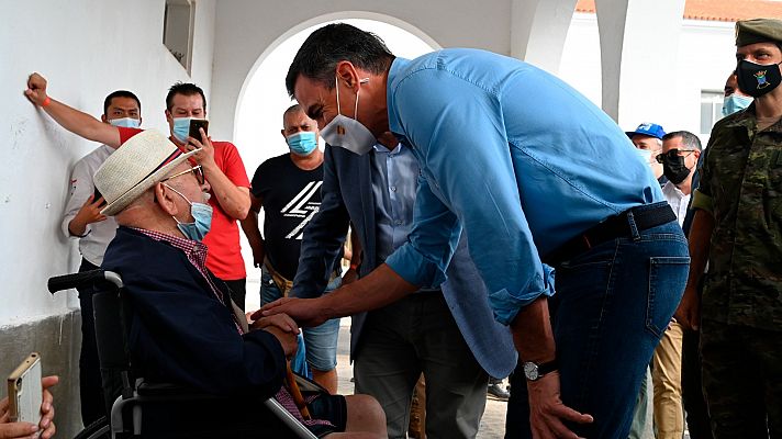 Sánchez se compromete con los habitantes de La Palma para reparar los daños de la erupción volcánica