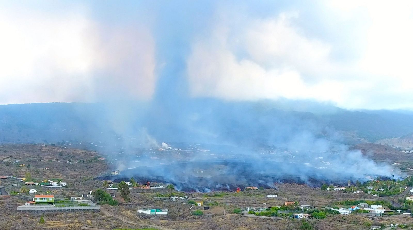 La lava del volcán Cumbre Vieja engulle numerosas casas de la zona | Ver