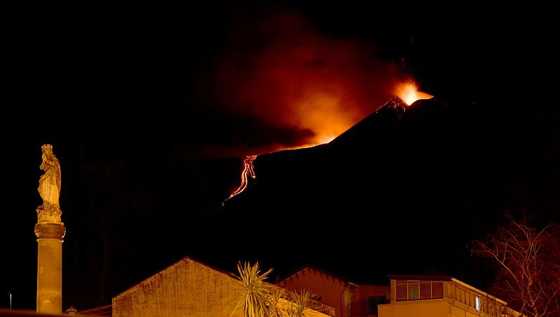 Volcanes en erupción en el mundo más allá de La Palma - Ver ahora