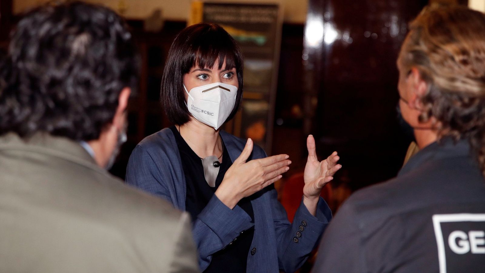 La ministra de Ciencia asegura que es "previsible" que la lava llegue al mar hoy: "Todos los escenarios están previstos"