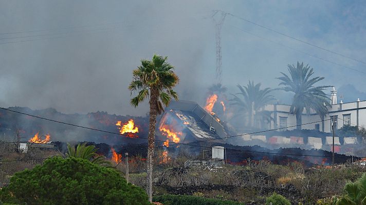 Viviendas arrasadas por la lava en La Palma: "El volcán reventó delante de nuestra casa y se la llevó por delante"