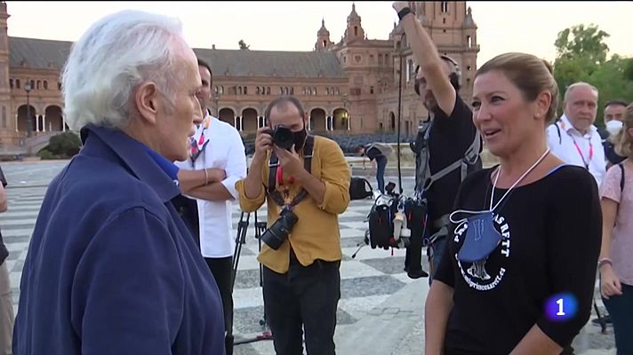 Noticias Andalucía - Baras baila, Carreras canta... Arranca Icónica Fest
