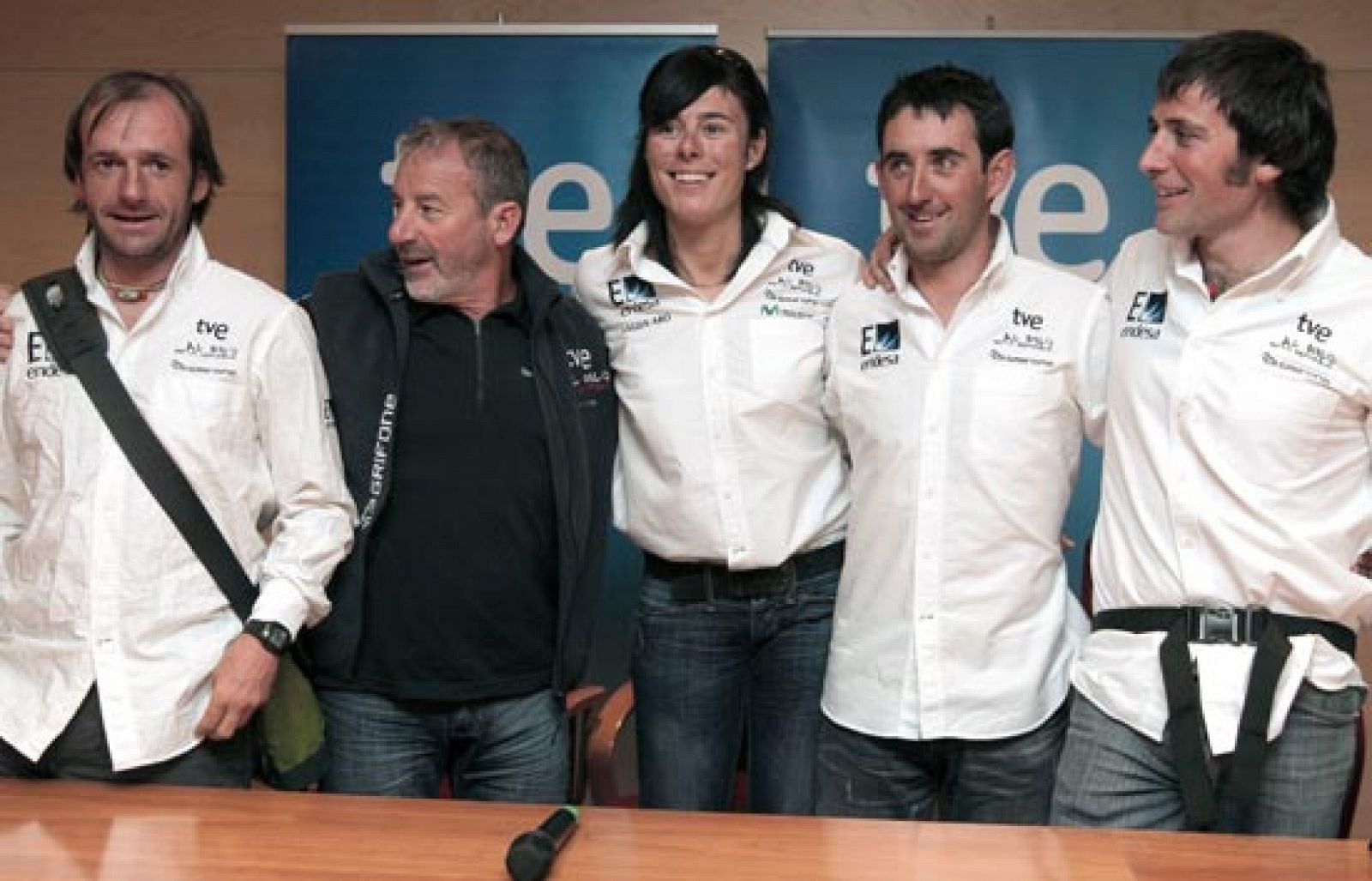 Edurne Pasaban ya está en España. Atrás queda el fallido intento de coronar el Sisha Pangma, pero volverá a intentarlo en 2010. 