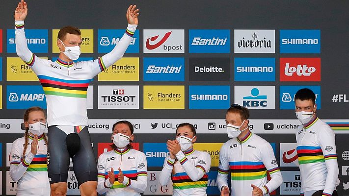 Alemania viste a Tony Martin con el maillot arcoíris en la crono mixta, la última del corredor de Jumbo-Visma