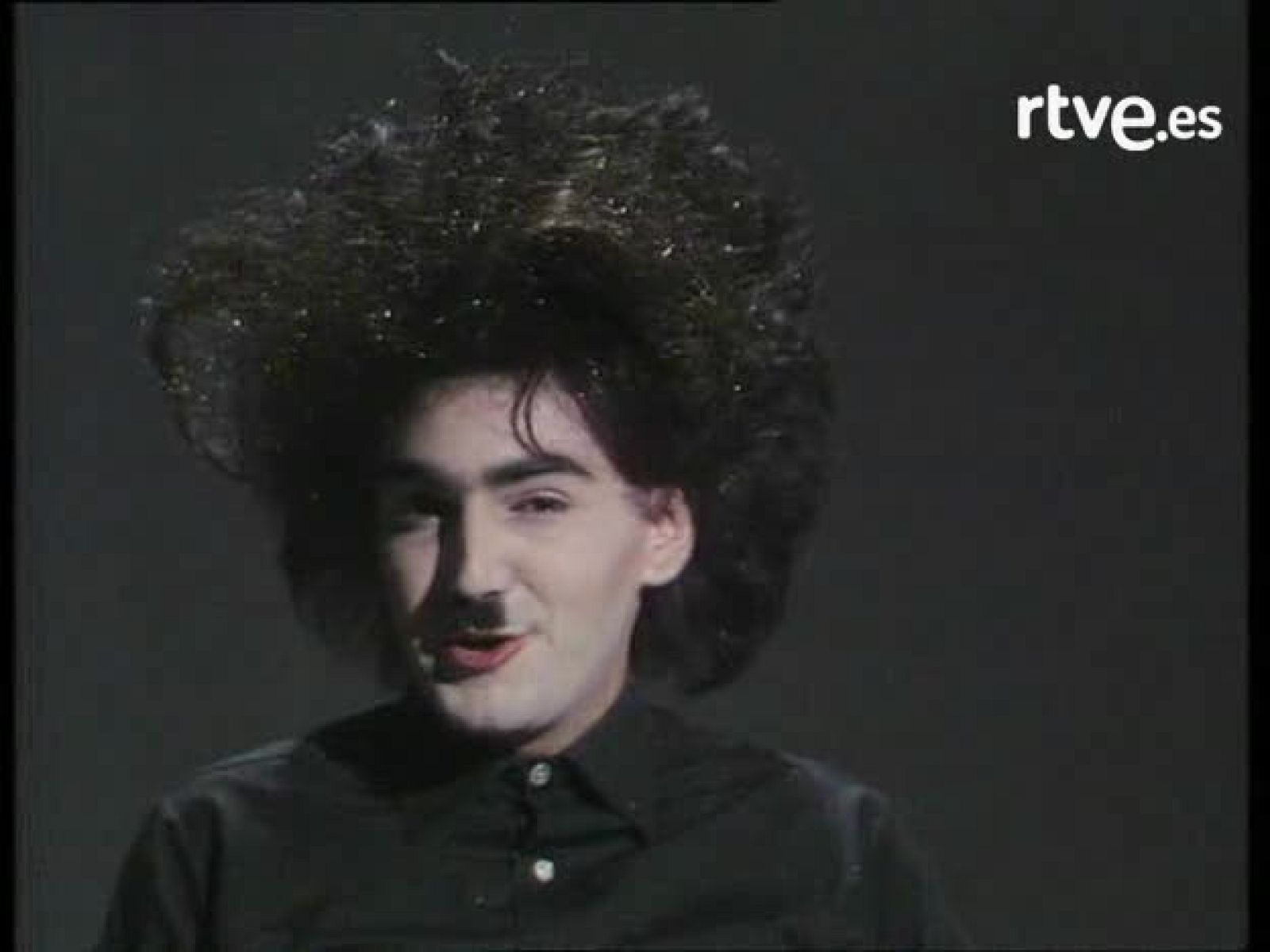 Bola de cristal - Acordes en espiral: Entrevista a Iñaki de Glutamato Ye-Ye | Ver