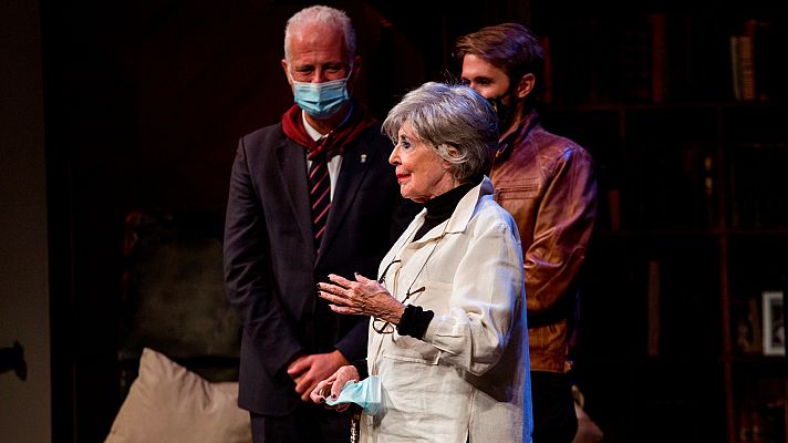 Telediario 2 - Concha Velasco tras "el final" de su carrera en el teatro: "Puedo seguir haciendo televisión"