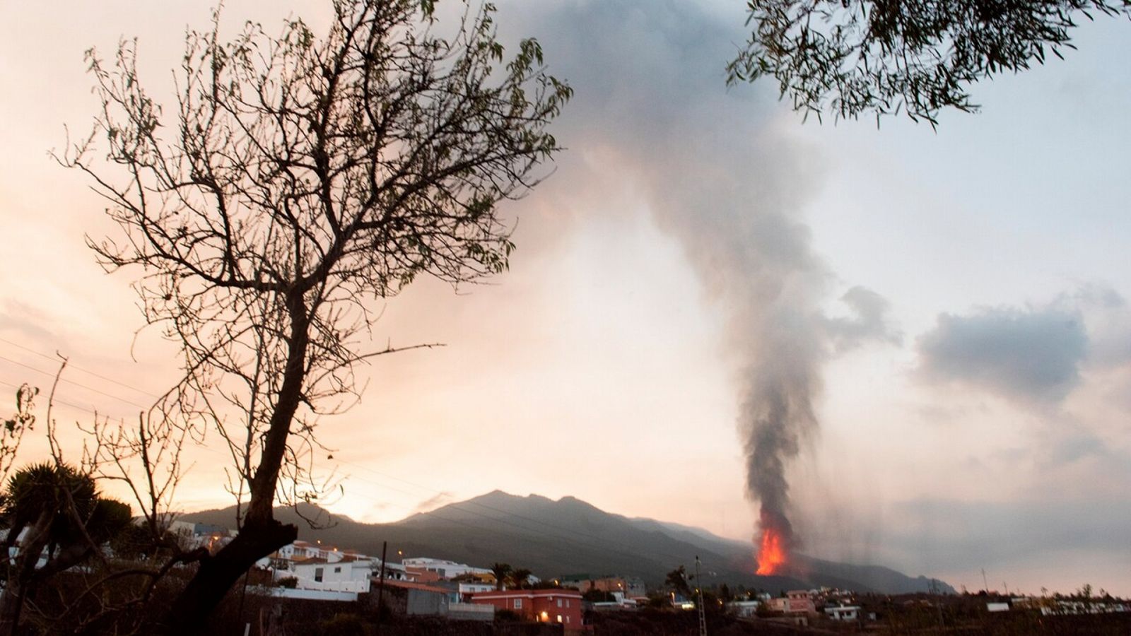 La lava del volcán de La Palma cubre ya 166 hectáreas - Ver ahora