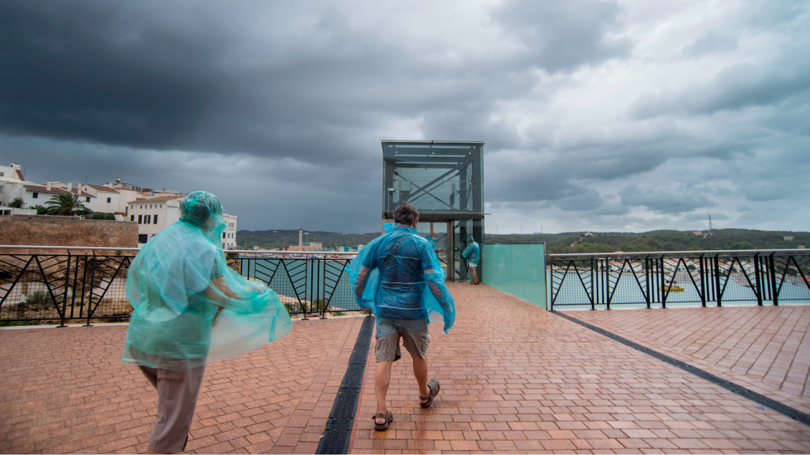 Las fuertes lluvias dejan inundaciones y carreteras cortadas en Extremadura, Andalucía y Baleares