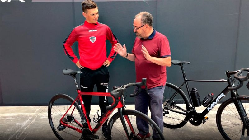 Enrique Cima y Hugo de la Calle; dos épocas antagónicas del ciclismo frente a frente