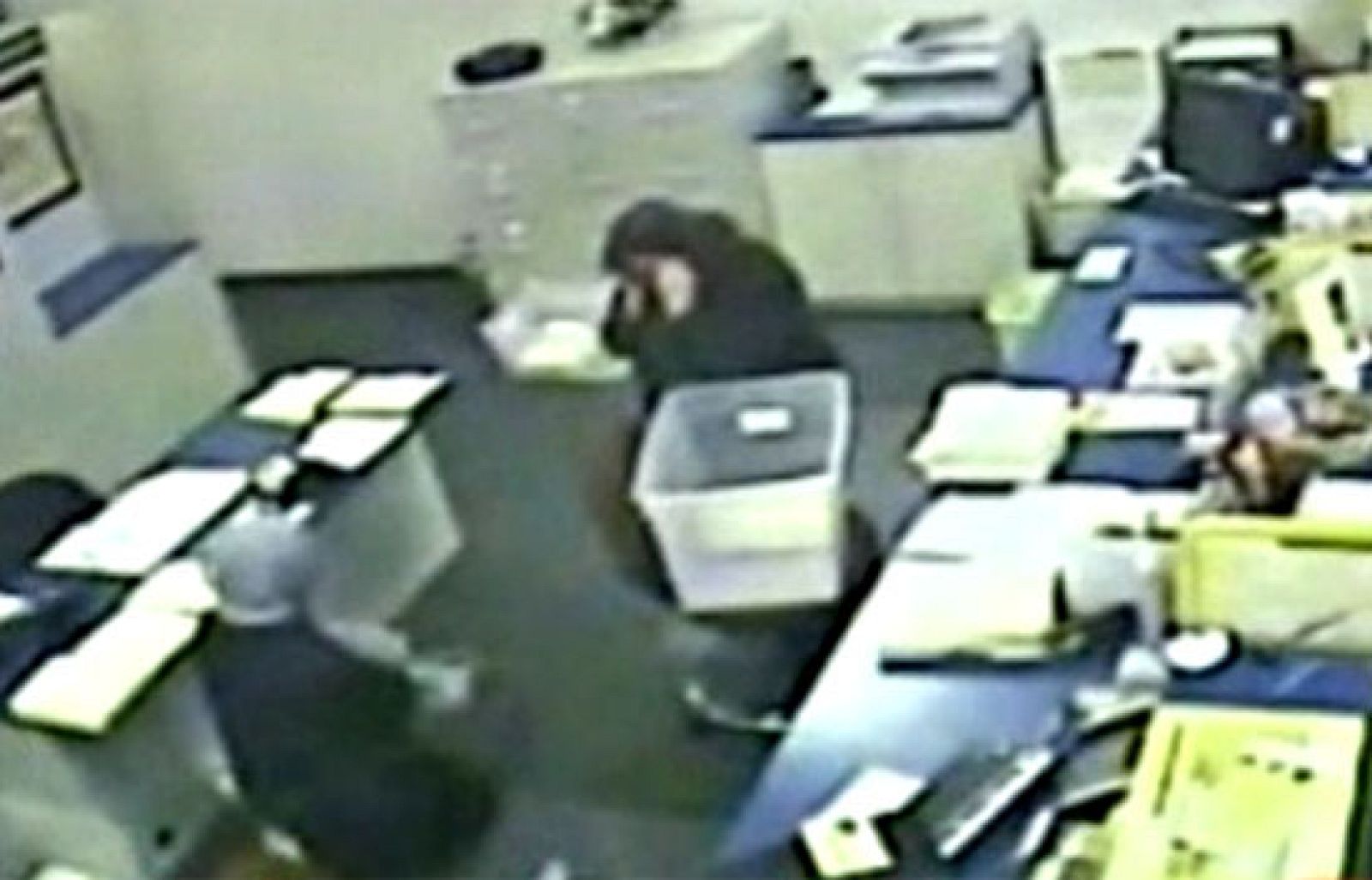 Entra a robar... Y acaba rezando