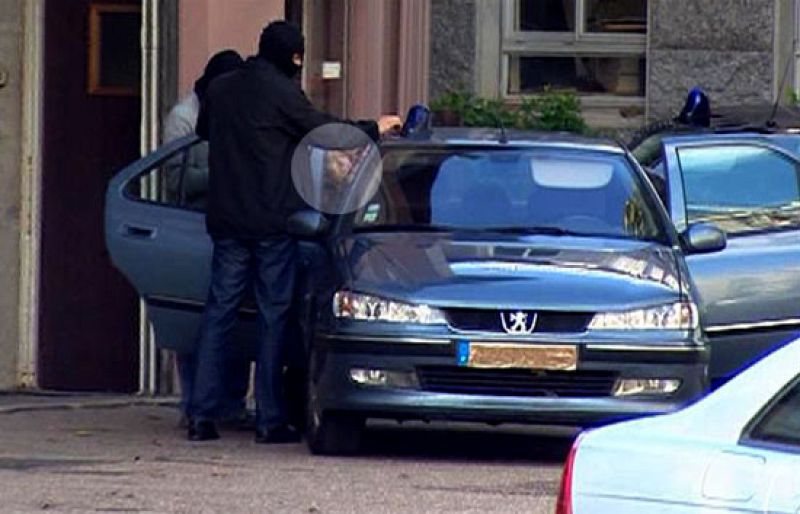 Elizarán y San Vicente, trasladados a París