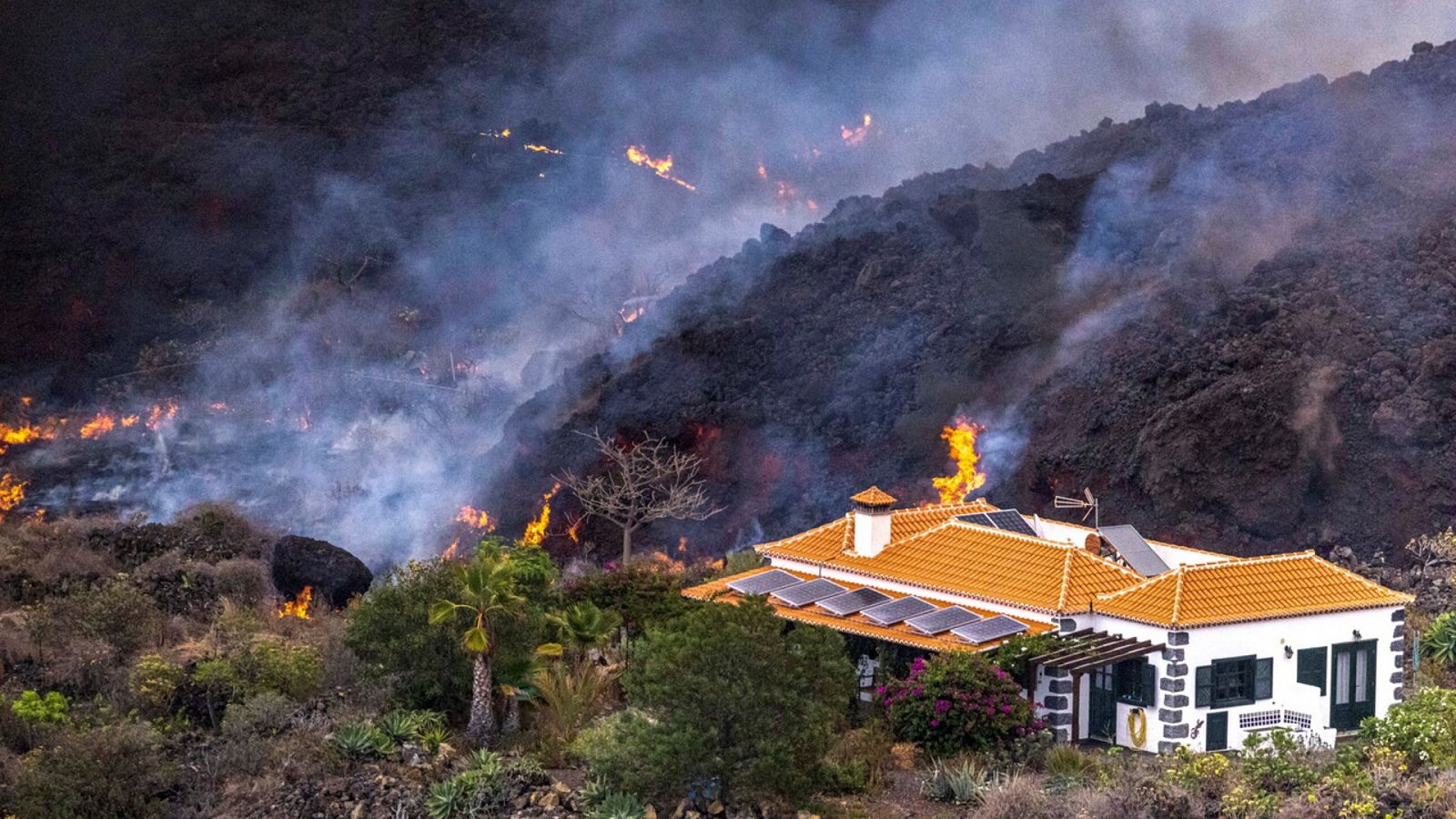 La lava del volcán de La Palma cubre ya casi 200 hectáreas
