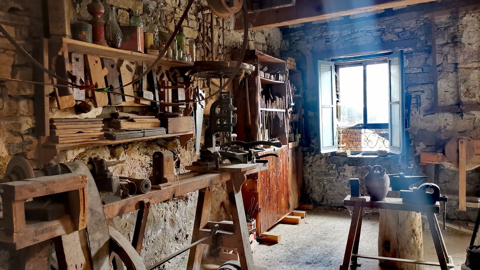 La carpintería centenaria que quiere ser un museo - España Directo | Ver