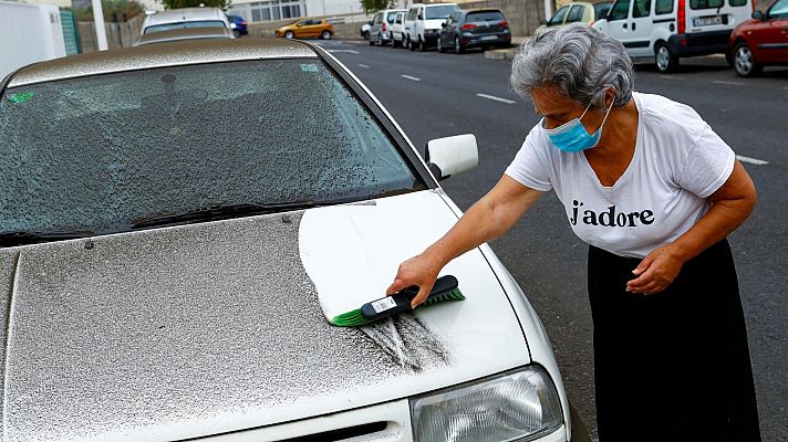 Telediario 1 - Convivir con el estruendo y protegerse de las cenizas: otros perjuicios del volcán para el día a día de los palmeros